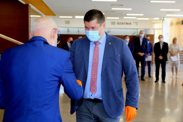 Click to zoom the picture.